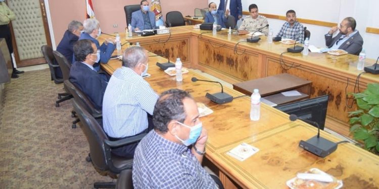 جامعة سوهاج تستقبل وفدين من القوات المسلحة والتعليم العالي لمعاينة موقع الجامعة الأهلية الجديدة