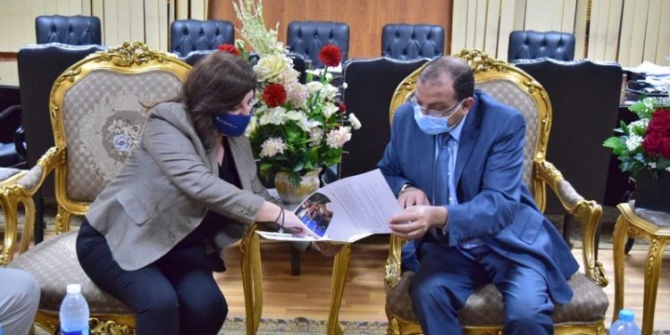 رئيس جامعة بني سويف يستقبل نائب الرئيس التنفيذي لمشروع مراكز التطوير المهني