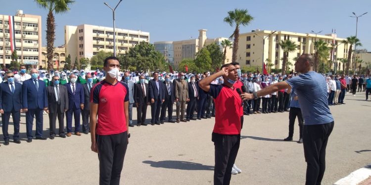 جامعة الفيوم تستقبل الطلاب الجدد والقدامى بـ"تحية العلم"