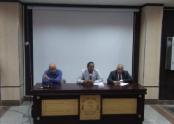 رئيس جامعة أسوان: تطبيق خطة الجامعة للتعليم الهجين ولا تهاون مع المقصرين