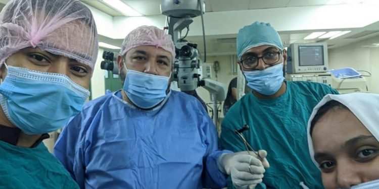 مستشفي سوهاج الجامعي تنجح في استخراج "فرامل دراجة" من عين طفل وتحميه من فقدان البصر