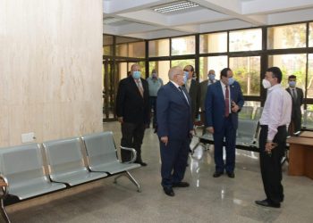 الخشت يتفقد العيادات الطبية الجديدة بالمدينة الرياضية