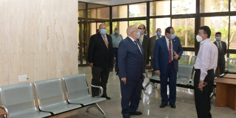 الخشت يتفقد العيادات الطبية الجديدة بالمدينة الرياضية