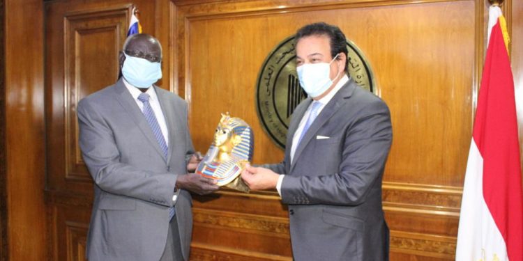 1900 منحة لأبناء أفريقيا بتكلفة 17 مليون دولار