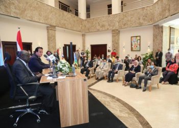 وزير التعليم العالي من جنوب السودان: طمعانين في زيادة المنح و ” البحر بيحب الزيادة”