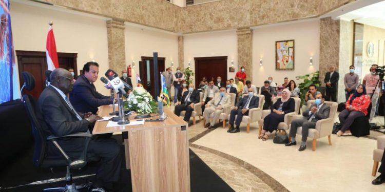 وزير التعليم العالي من جنوب السودان: طمعانين في زيادة المنح و ” البحر بيحب الزيادة”