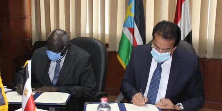 تنفيذا لتوجيهات الرئيس…300 منحة جامعية و100 منحة دراسات عليا الى وزارة التعليم والعلوم بجمهورية جنوب السودان”