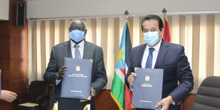 تنفيذا لتوجيهات الرئيس…300 منحة جامعية و100 منحة دراسات عليا الى وزارة التعليم والعلوم بجمهورية جنوب السودان”