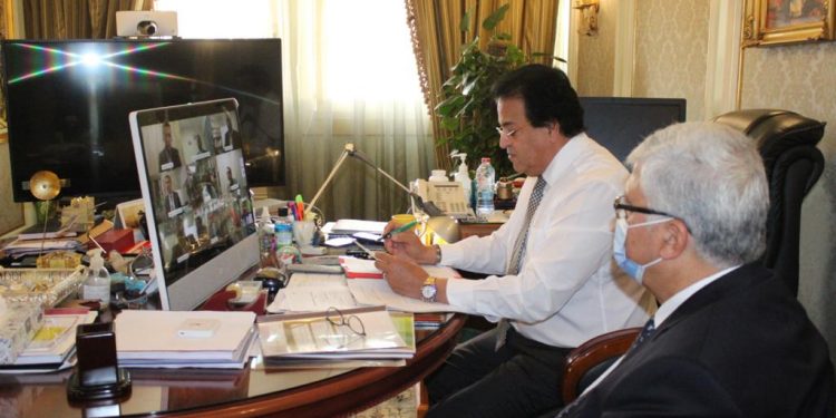 وزير التعليم العالى يطالب العلماء المصريين بالجامعات اليابانية بالمشاركة فى تطوير المناهج