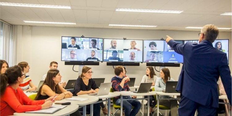 8 نصائح للتفوق فى التعليم الهجين