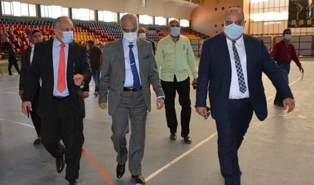 رئيس جامعة بورسعيد يتفقد كلية التربية الرياضية في أول أيام العام الجامعي