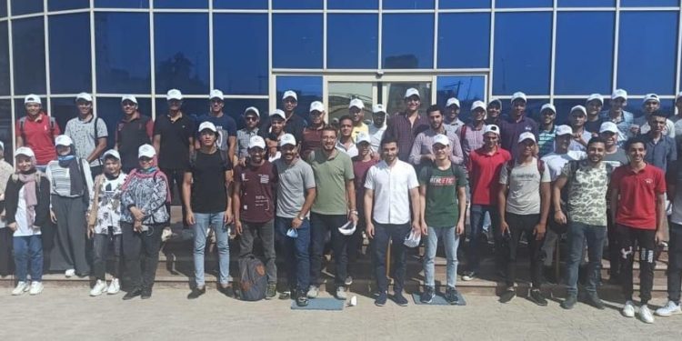 طلاب جامعة القاهرة التكنولوجية في مصنع 144 للطاقة الشمسية