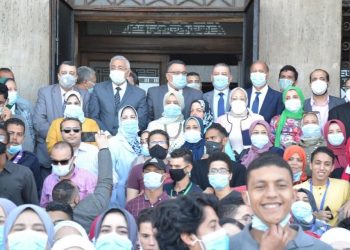 طلاب جامعة الإسكندرية يشاركون  فى إنتخابات مجلس النواب