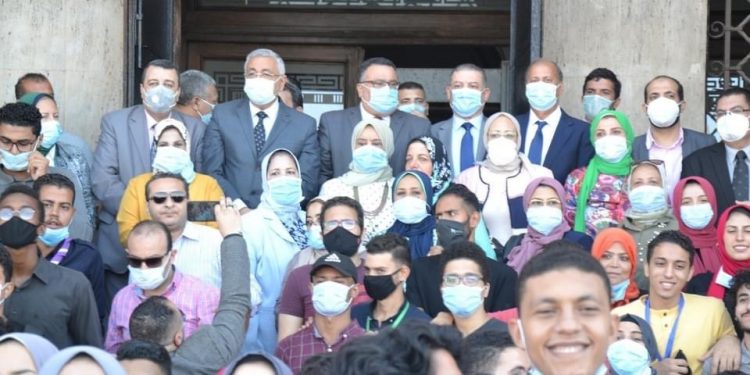 طلاب جامعة الإسكندرية يشاركون  فى إنتخابات مجلس النواب