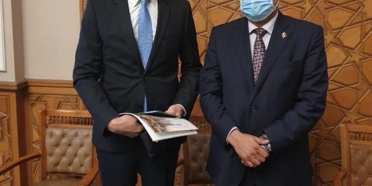 رئيس جامعة بني سويف التكنولوجية يلتقي السفير الكوري لمناقشة آليات الاستثمار مع كوريا