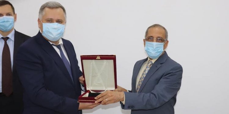 سفير أوكرانيا بالقاهرة يزور وكالة الفضاء المصرية