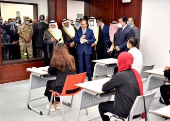 الرئيس السيسي يحاور طلاب جامعة الملك سلمان.."ناقصكم إيه؟"