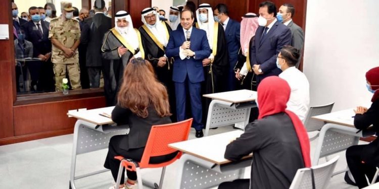 الرئيس السيسي يحاور طلاب جامعة الملك سلمان.."ناقصكم إيه؟"