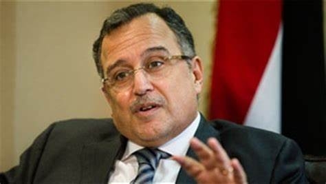 نبيل فهمى يناقش إشكاليات التسوية فى ليبيا بالجامعة الأمريكية