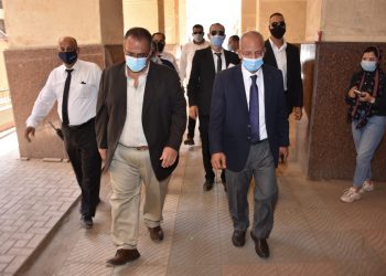 جولة تفقدية لنائب رئيس جامعة عين شمس بكليتي الآداب والحقوق