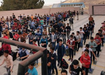 أولياء الأمور بين مطرقة "كورونا" وسندان "منع الغياب"