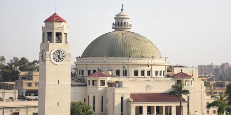 فيديوهات توضيحية تشرح كيفية استخدام المنصة التعليمية لجامعة القاهرة