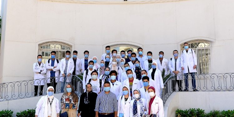 مستشفى جامعة الجيزة الجديدة لخدمة المجتمع تستقبل طلاب كلية الطب