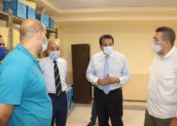 جولة مفاجئة لوزير التعليم العالى بمكتب التنسيق الرئيسي