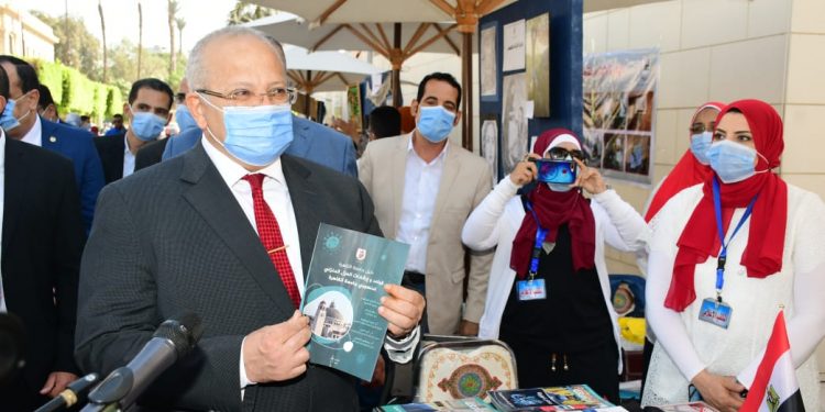 20 صورة لأول يوم دراسى بجامعة القاهرة.. وافتتاح المعرض الدائم للأنشطة الطلابية