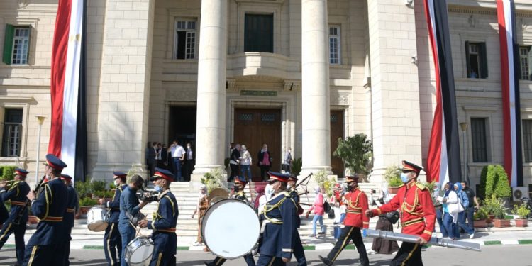بالفيديو.. عبدالغفار والخشت يشهدان عرضًا فنيًا لأوركسترا جامعة القاهرة في افتتاح العام الدراسي