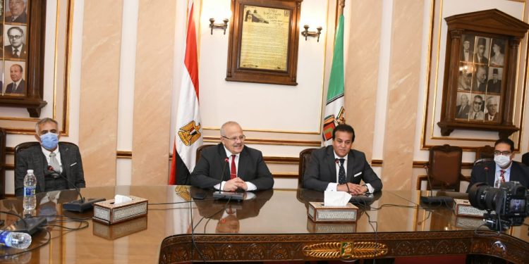 كل ما تريد معرفته عن المنصة التعليمية الذكية بجامعة القاهرة