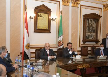 وزير التعليم العالي يشيد بالمنصة التعليمية الذكية لجامعة القاهرة