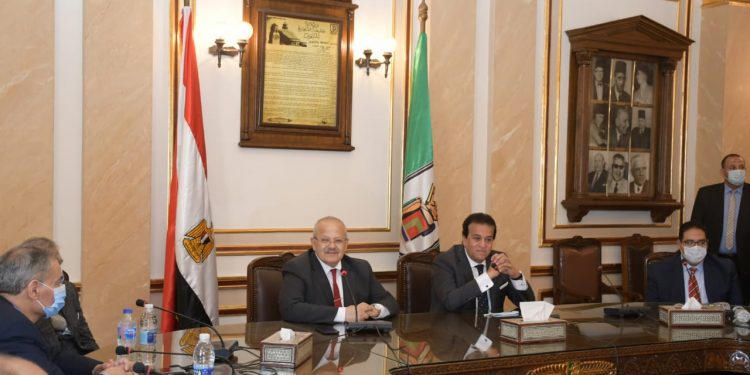 وزير التعليم العالي يشيد بالمنصة التعليمية الذكية لجامعة القاهرة