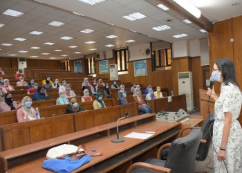 انتظام الدراسة بكليات جامعة القاهرة من اليوم الأول وتدريب الطلاب على استخدام المنصة التعليمية