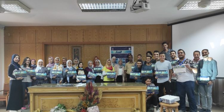 علوم حلوان تنظم دورات تدريبية لطلاب برنامج التكنولوجيا الحيوية الجزيئية