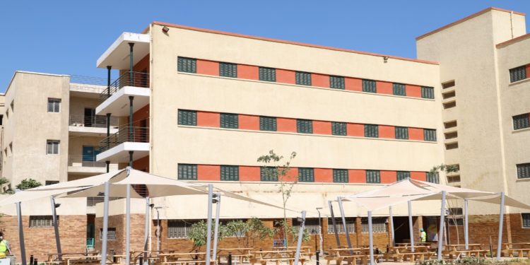 .أول مطعم مفتوح على أحدث طراز عالمي في جامعة عين شمس