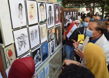 رئيس جامعة سوهاج يفتتح "بانوراما" الأنشطة الطلابية بكلية التمريض