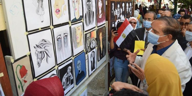 رئيس جامعة سوهاج يفتتح "بانوراما" الأنشطة الطلابية بكلية التمريض