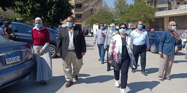 نائب رئيس «عين شمس» لشئون التعليم و الطلاب يتفقد كلية البنات وسط إجراءات احترازية مشددة