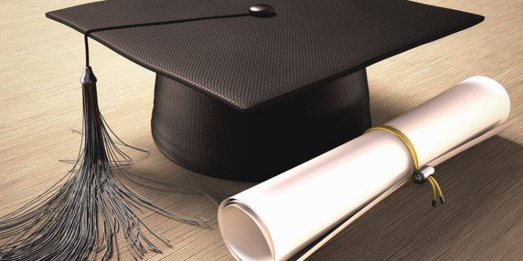 آداب القاهرة تعلن بدء التسجيل للدورة 24 للكتابة الفنية لطلبة الماجستير