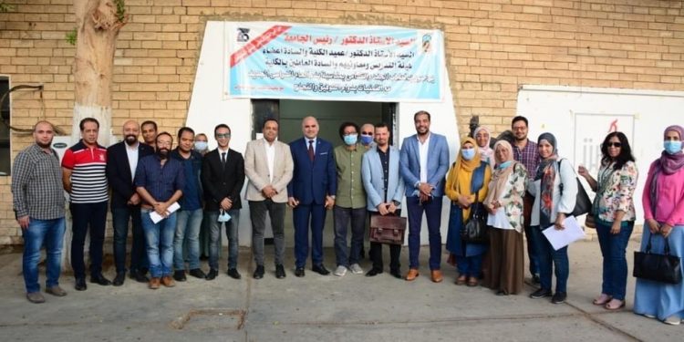 رئيس جامعة الأقصر يجتمع بأعضاء هيئة التدريس بكلية الفنون الجميلة