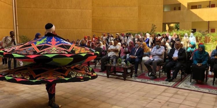 التنورة تستقبل الطلاب الجدد بآثار الأقصر