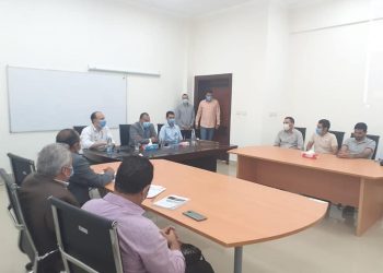 رئيس جامعة بنى سويف التكنولوجية يجتمع بأعضاء هيئة التدريس لمتابعة العملية التعليمية.