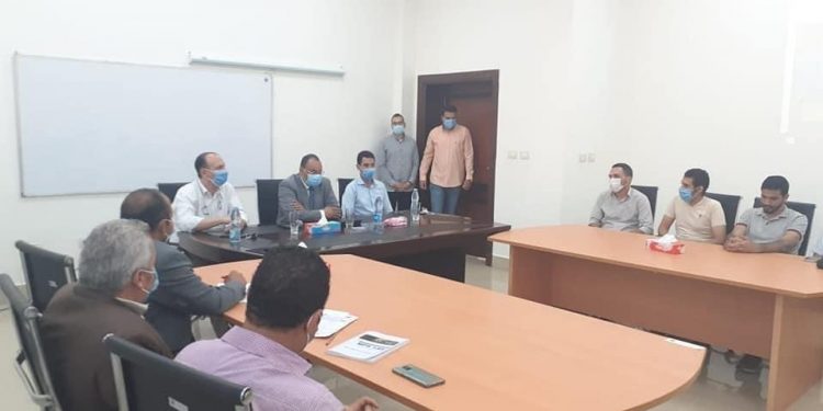 رئيس جامعة بنى سويف التكنولوجية يجتمع بأعضاء هيئة التدريس لمتابعة العملية التعليمية.