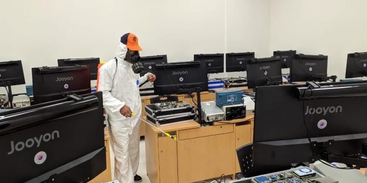 رئيس جامعة بني سويف التكنولوجية يشدد على تطبيق الإجراءات الاحترازية