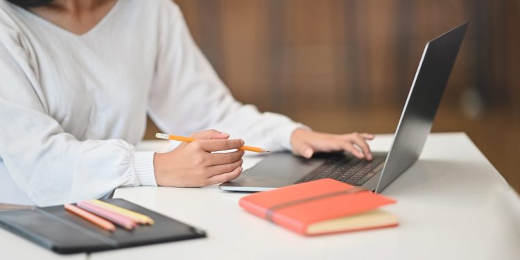 التعليم عن بُعد والهجين والجيل الثالث أبرز المصطلحات الجامعية الجديدة في ظل أزمة كورونا