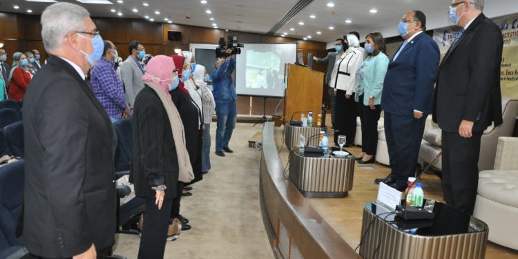 صيدلة حلوان تناقش استخدام النانوتكنولوجي في علاج فيروس كورونا