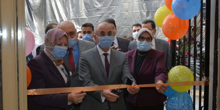 رئيس جامعة الزقازيق يفتتح العيادة الخارجية بكلية طب وجراحة الفم والأسنان