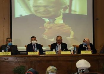 رئيس جامعة عين شمس: العالم يمر بلحظة فارقة تسبب فيها فيروس كورونا