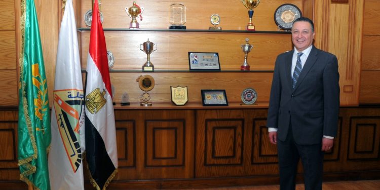 رئيس جامعة بنها عضوا بمجلس النواب.. نجح فى إنجاز العديد من الملفات الهامة وأدار العمل بروح الفريق